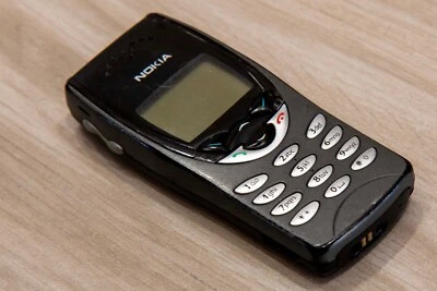 Nokia 8210 Italia, telefonino vintage - Immagine 1 di 4