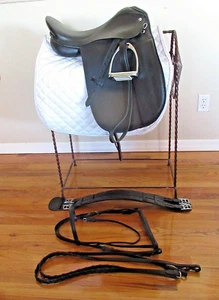 NEW 17" BLACK DRESSAGE SADDLE - Picture 1 of 4