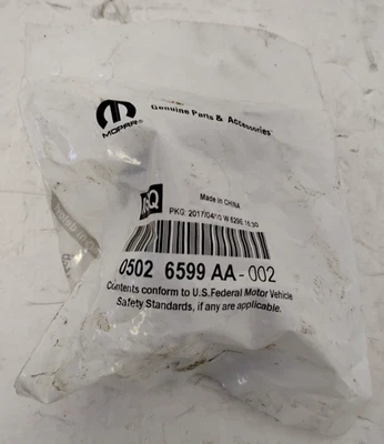 Tapa de toma de corriente Ram 3500 2011-2012 OEM 05026599AA Foto 1 de 2