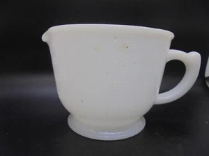 Hazel Atlas Milk Glass 2 Cup Measuring Bowl VINTAGE - Picture 1 of 7
