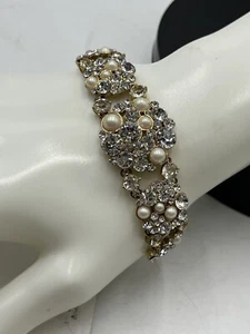 Kate Spade Gold Plated Crystals White Faux Pearls Pick a Pearl Bracelet New - Picture 1 of 18