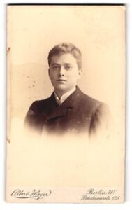 Fotografie Albert Meyer, Berlin, Potsdamerstr. 125, Junger Mann im Mantel 