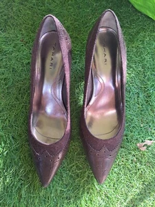 Tahari Brown Leather Upper Pointy Toe Womens Dress Pump Sz 8M - Picture 1 of 9