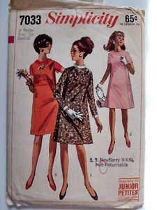 Vintage/Retro 1960er Simplicity 7033 Kleider Jr Petite Gr. 7 geschnitten/komplett - Bild 1 von 2