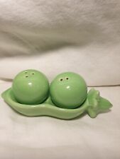Two Peas In A Pod Salt & Pepper Shakers Ceramic  Green Set Kitchen Kitsch Retro