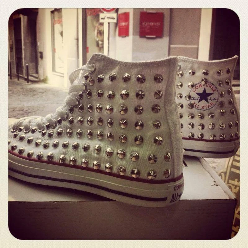 Scarpe Converse Bianche Borchiate High Alte con Borchie Argento no logo no skull - Immagine 1 di 1