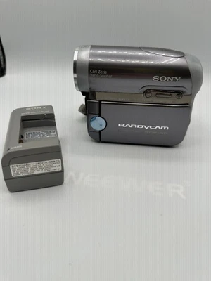 Камкордер Sony Handycam DCR-HC90 MiniDV — на запчасти или для ремонта - Изображение 1 из 4