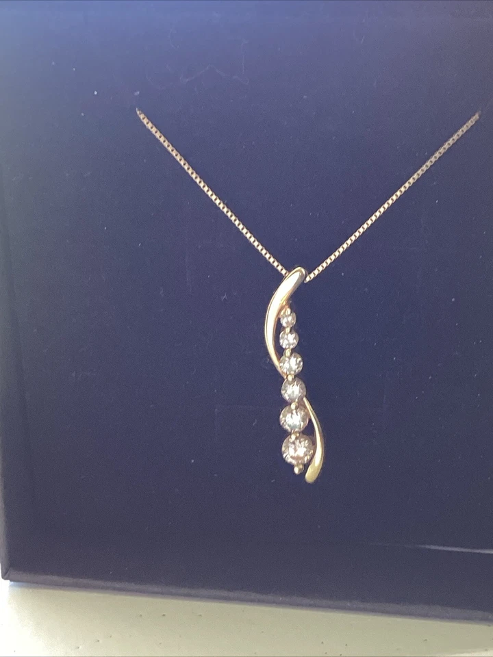 REBAJADO!!! Collar de diamantes de 14k con cadena de oro de 14k Foto 1 de 4