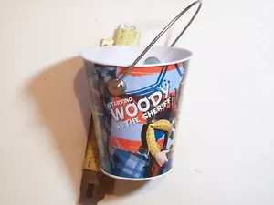 Toy STORY BLECHDOSE CO METALLEIMER MIT WOODY ALS SHERIFF SPIELZEUG IN AKTION - Bild 1 von 6