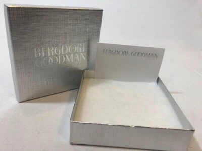 Auténtico logotipo Bergdorf Goodman caja vacía cartón plateado regalo 4" x 4" x 1" Foto 1 de 4