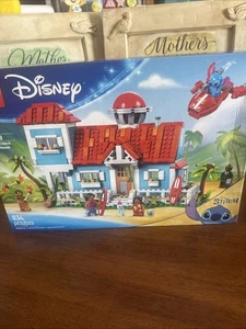 LEGO Disney: Lilo and Stitch Beach House (43268) - Picture 1 of 8