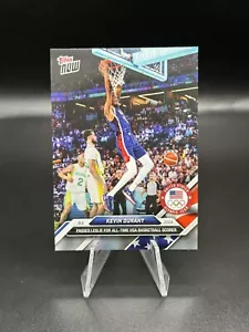 2024 Topps Now Juegos Olímpicos Kevin Durant Equipo EE. UU. #20 - Imagen 1 de 3