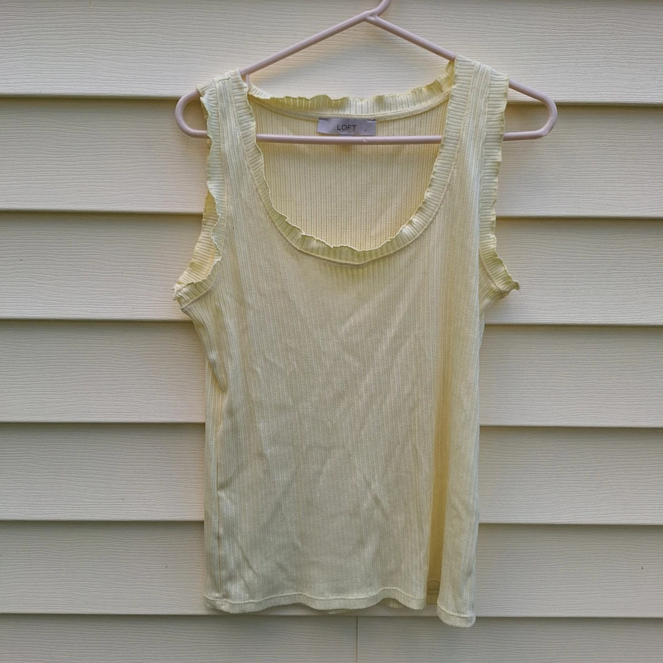 Camiseta sin mangas Loft acanalada con borde de lechuga Y2K evento playero romántico atletismo atlético  Foto 1 de 4