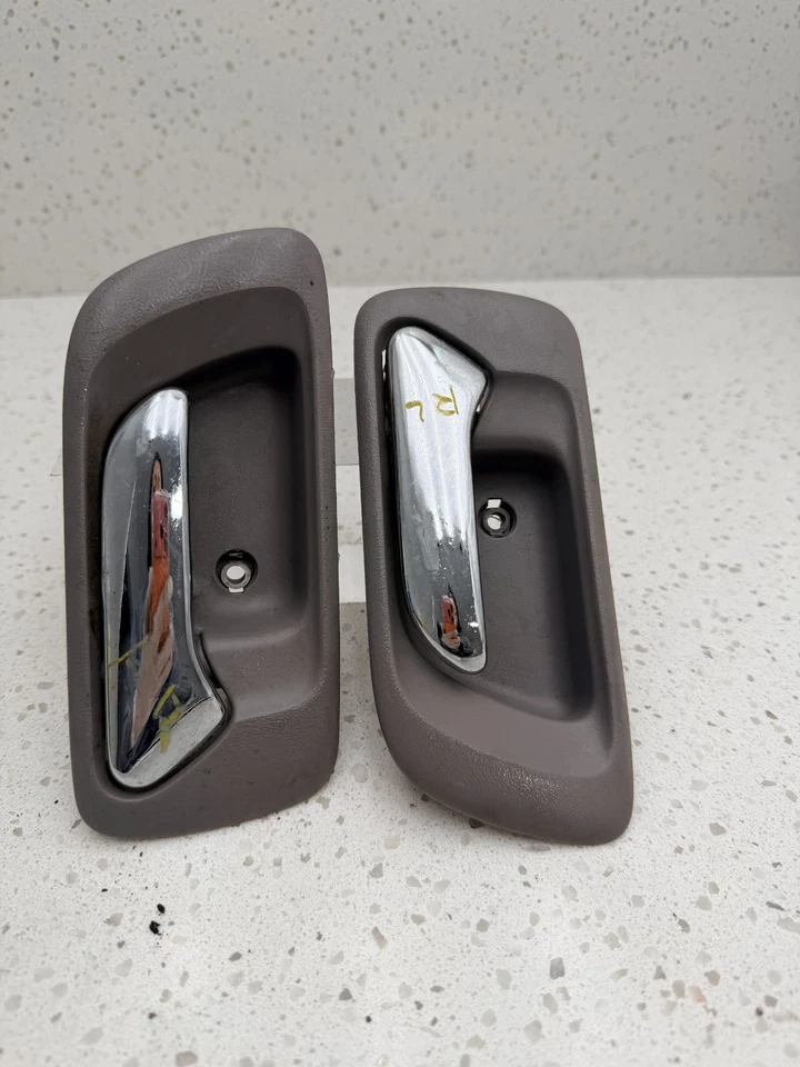 1998 - 2002 Honda ACCORD LX maçaneta da porta traseira interna esquerda e direita sedã fabricante de equipamento original - Imagem 1 de 4