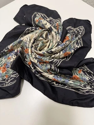 "Bufanda Liberty of London 100 % seda hecha en Inglaterra estampado floral vintage 29"""  Foto 1 de 4