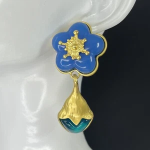 Orecchini stile Gripoix fiori traforati resina blu opaco tono oro dichiarazione - Foto 1 di 7
