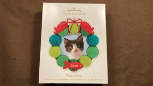 Adorno de Navidad Pretty Kitty Hallmark Keepsake 2010 portafotos coleccionable - Imagen 1 de 2