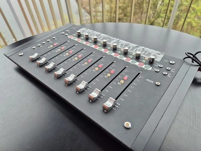 Avid Artist Mix Controller Motorized faders EUCON Midi  - Bild 1 von 4