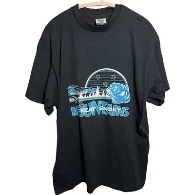 Camiseta 3D Emblema Grandes Montañas Humeantes Oso Puntada Única Negra De Colección XL Foto 1 de 4