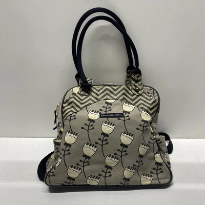 Bolsa de pañales de lona floral gris con fondo de petunia encurtido Foto 1 de 4