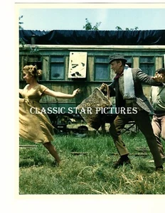 BB847 Finians Rainbow 1968 Petula Clark Fred Astaire tres fotos a color 8 x 10 - Imagen 1 de 3