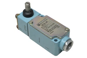 TELEMECANIQUE limit switch ZC2-JC15 XC2-JC AC15 240V 3A IP65 ZC2JE015 - Picture 1 of 5