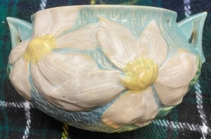 Roseville Art Pottery 7 1/2" Green Clematis Pattern Hanging Vase 1944 Three Hole - Bild 1 von 13