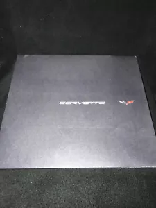 2006 Chevrolet Corvette Deluxe Verkaufsbroschüre Katalog versiegelt Neu aus altem Lagerbestand - Bild 1 von 5