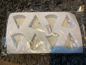 Nuovo vassoio grande cubetto di ghiaccio flessibile 8 stampi nuovo con etichette - fette di anguria / formaggio - Foto 1 di 3