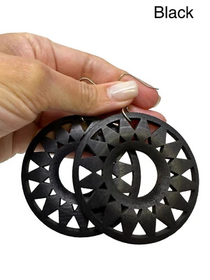 Pendientes de madera artesanales con diseño tallado - Pendientes de madera ligeros Foto 1 de 4