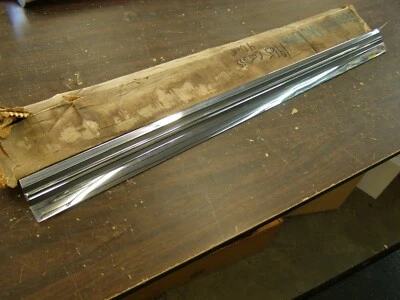 NOS OEM Oldsmobile 1965 Olds Cutlass Lower 4 Door Moulding Front Trim 442 - Imagem 1 de 4
