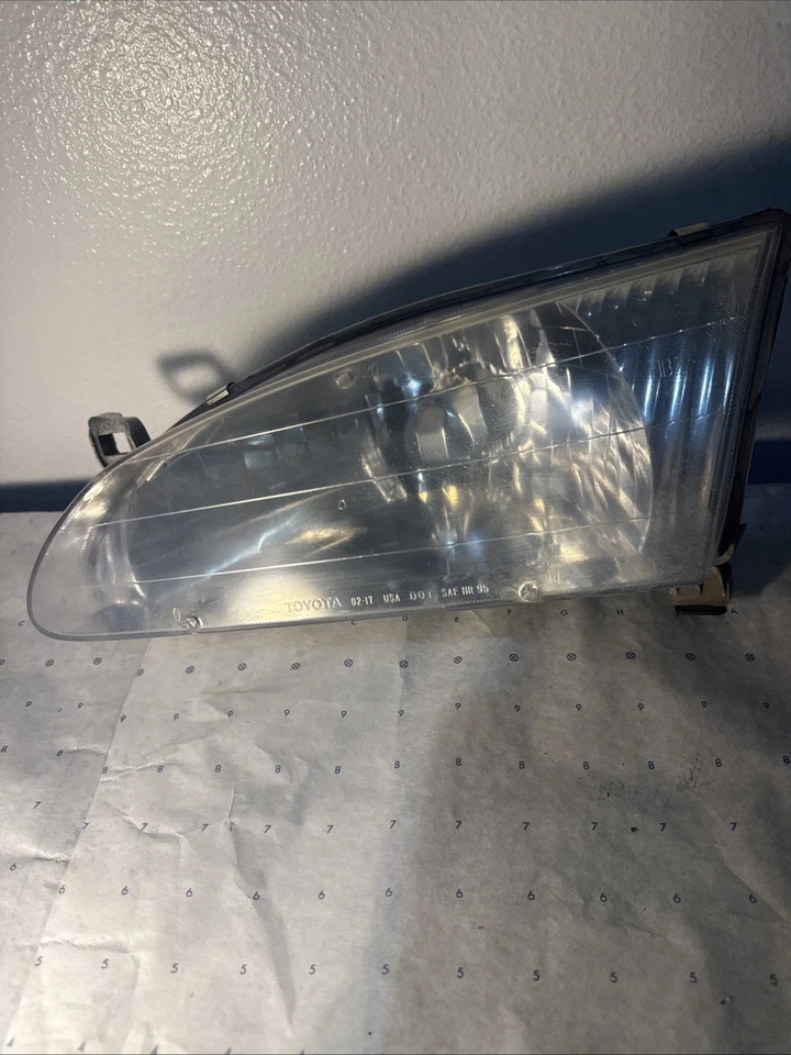 Headlight Assembly 98-00 Toyota Corolla - Image 1 of 4