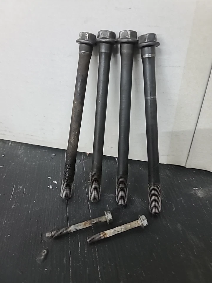 Pernos de culata Honda CX500, CX500C CX500D CX500TX GL500 # 90021-415-000 Foto 1 de 1