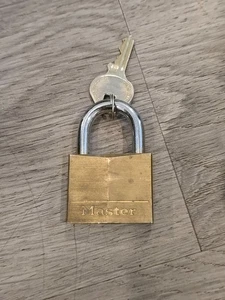 MASTER LOCK 140D SOLID BRASS KEYED PADLOCK 1/4" X 7/8" 6177745 - Picture 1 of 4
