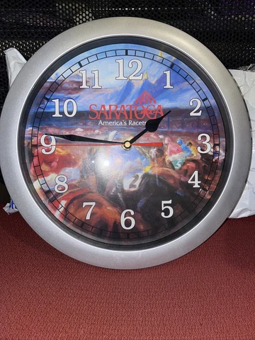 Vintage Saratoga Racetrack 11.5β Round Battery Operated Wall clock Horse Racing Cover