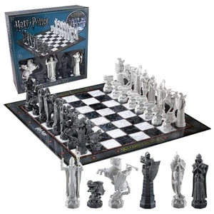 Noble Collection Harry Potter Wizard Chess Set - 32 Detailed Playing Pieces - Of - Imagen 1 de 5