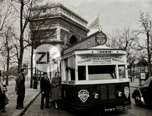 UN TRAMWAY NOMME DESIR Paris ARC DE TRIOMPHE Kazan Warner Cinéma Photo 1951 - Picture 1 of 2