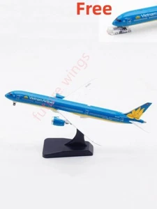 1:400 Aviation400 Vietnam Airlines B787-10 VN-A872 Free Tractor+Stand - Picture 1 of 14