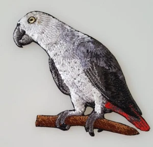Parches bordados gris africano, gris loro pájaro viene en tamaños de 3" 4" y 5" - Imagen 1 de 2