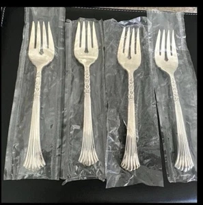Juego de 4 tenedores de ensalada cubiertos Oneida FLORAL QUEEN 1881 Rogers Ltd - Imagen 1 de 6