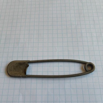 Pasadores de seguridad vintage grandes de 4 pulgadas Foto 1 de 4