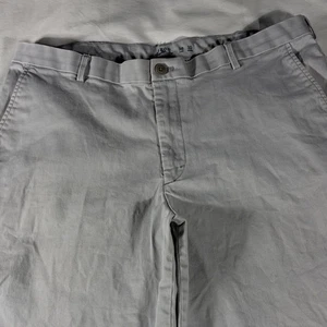 Izod Hombre Gris Agua Salada Elastizado Frente Plano 9" Entrepierna Chino Pantalones Cortos - Talla 38 - Imagen 1 de 10