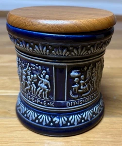 Vintage Deutscher Bierstein Kobaltblau Relief Dose Keramik Holz Deckel Spieluhr Selten - Bild 1 von 2