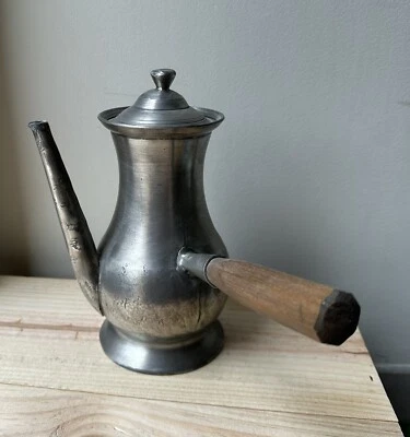 Theiere cafetiere en étain manche bois poinçon chocolatiere vintage ancienne 18e - Photo 1/4