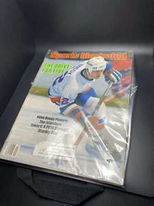 Sports Illustrated 5/14/84 Mike Bossy New York Islanders - Picture 1 of 6