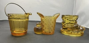 Juego de 3 figuras de vidrio ámbar amarillo cubo bota de pollo caramelo palillo de dientes cenicero - Imagen 1 de 20
