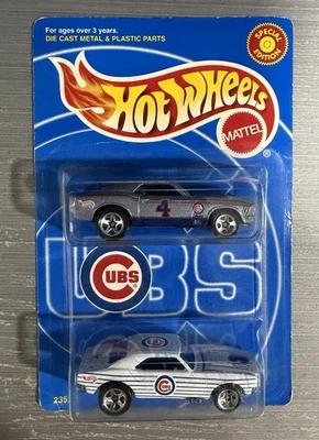 Hot Wheels '67 Camaro y '70 Mustang Mach 1 Chicago Cubs paquete limitado de 2 promoción Foto 1 de 3