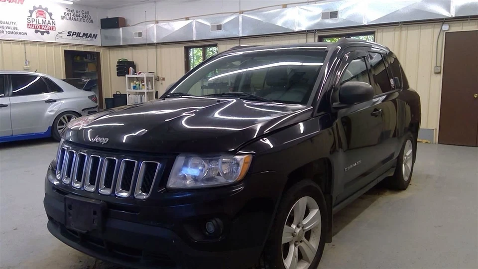 Jeep Compass 2013 Alternator 4801323AD 9816 Foto 1 de 4
