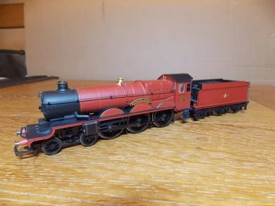 HORNBY R2284 LOCO No 5972 HOGWARTS CASTLE in Hogwarts Red Livery. OO Gauge - Image 1 of 4