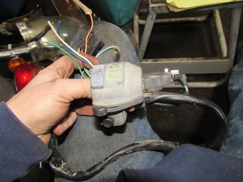 Honda cm400 T 1981 interruptor izquierdo luces bocina giratoria Foto 1 de 1